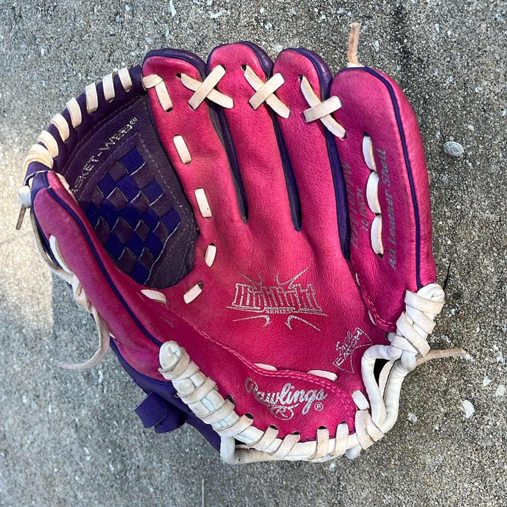 Rawlings girls baseball glove